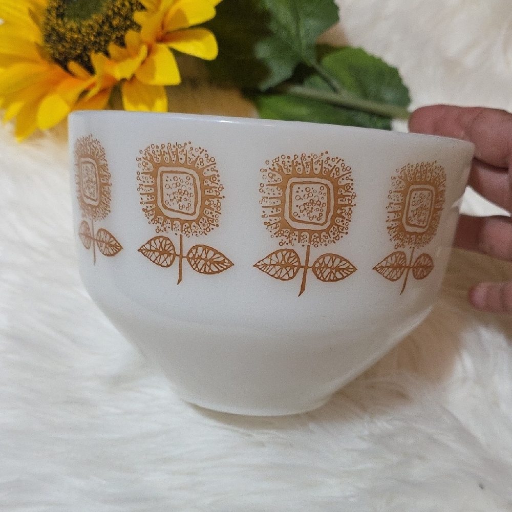 Vintage White and Brown Floral Serveware Bowl - Picture 5 of 7